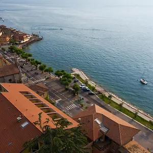 Garda Family House 2*, Кастеллетто-ди-Бренцоне Италия